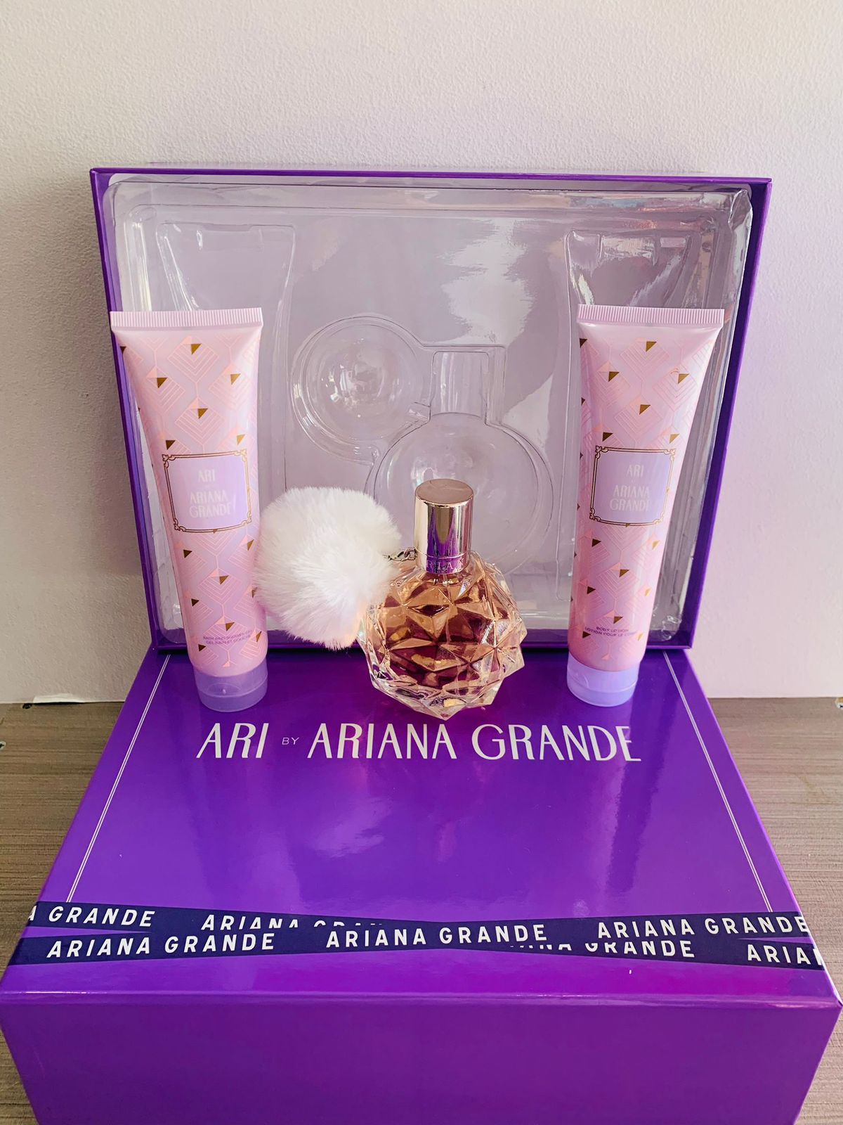 Ariana Grande Set Ari 3Pcs EDP (M) SP 100ml; BL 100ml; BS 100ml
